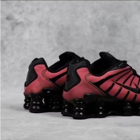 NIKE SHOX THERMO