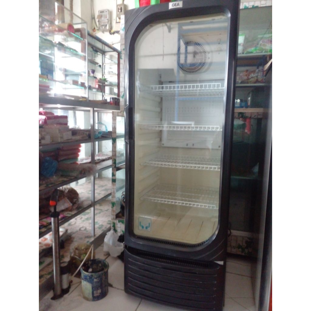 Second showcase GEA 1 pintu