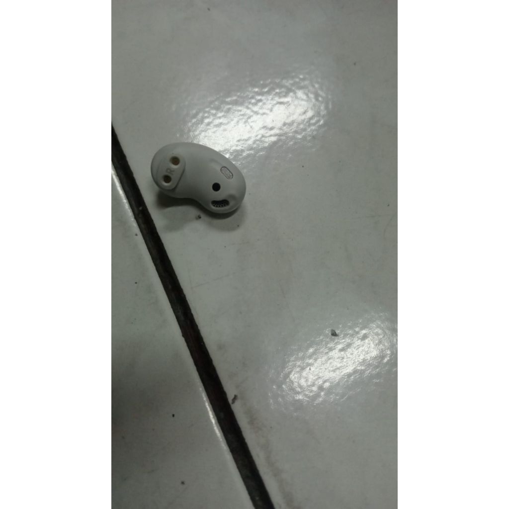Samsung buds live original, hanya sebelah kanan (R) second unit only, berfungsi dengan baik dan norm