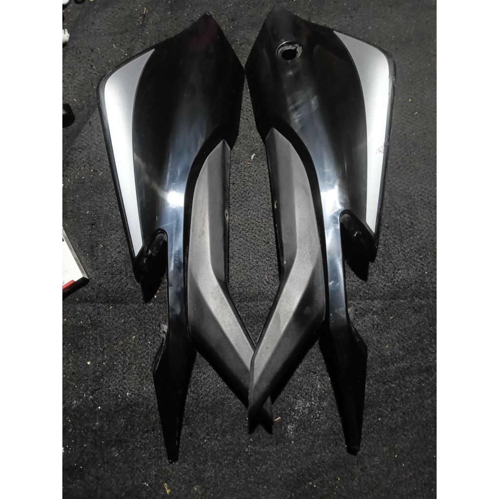 body belakang hitam CBR150R k45a