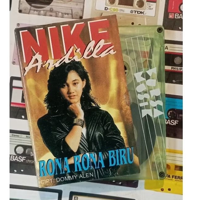 kaset pita nike ardila rona rona biru