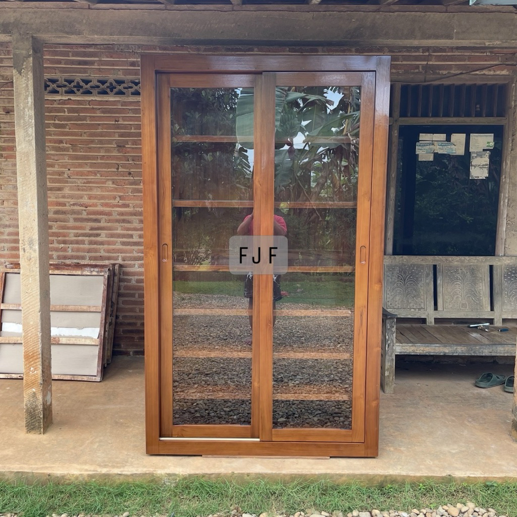 Lemari Pajangan Kaca 2 Pintu Sleding Model Minimalis Rangka Kayu Jati