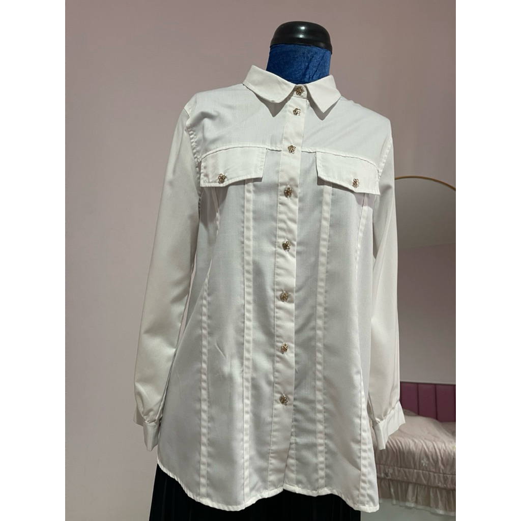 Geulis white blouse