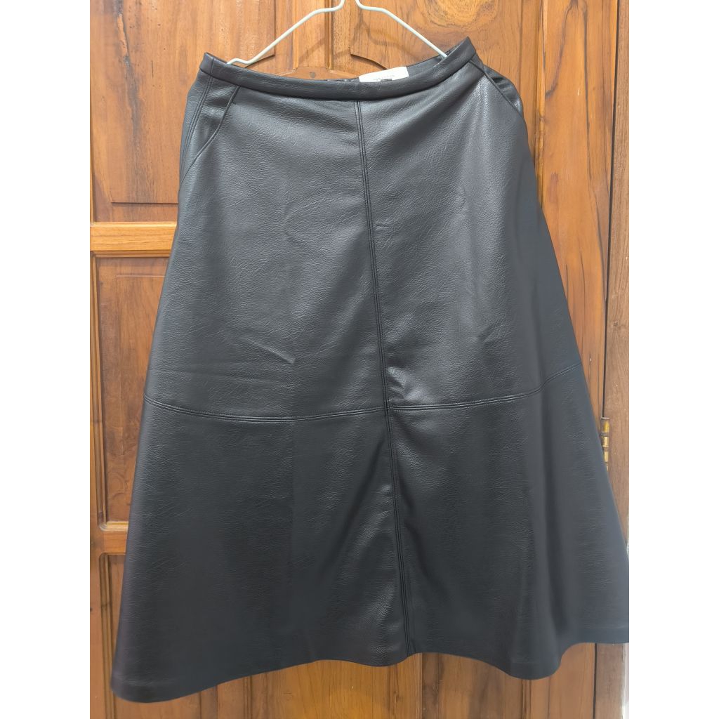 PRELOVED ROK KULIT H&M