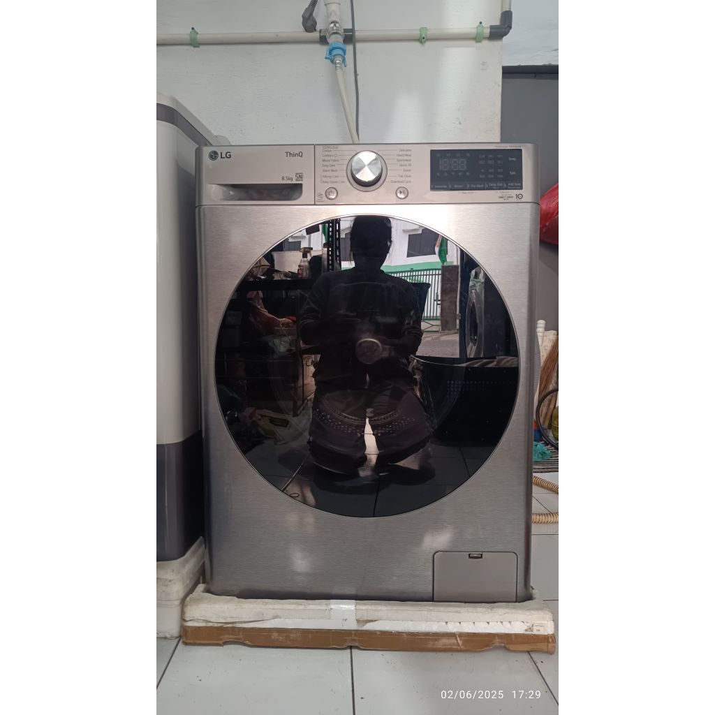 Mesin Cuci Front Load LG ThinQ 8.5 Kg Inverter Direct Drive – Like New