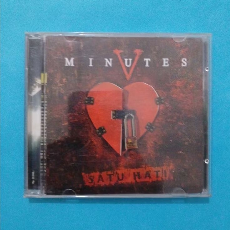 CD MUSIK " FIVE MINUTES " SATU HATI