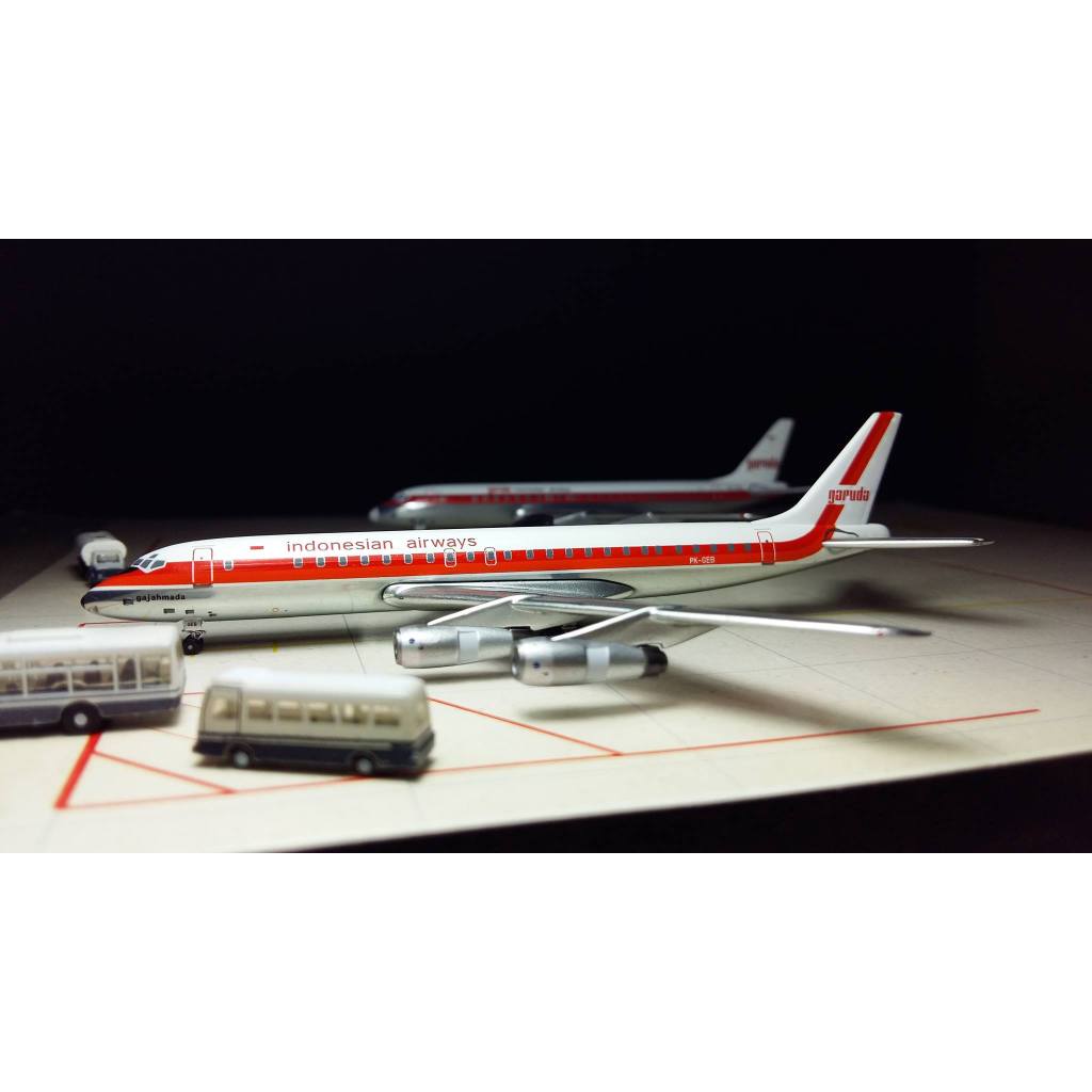 Diecast Pesawat Garuda Indonesia - Douglas DC-8-55 rego PK-GEB "1970's - Curved Cheatline" Colors no