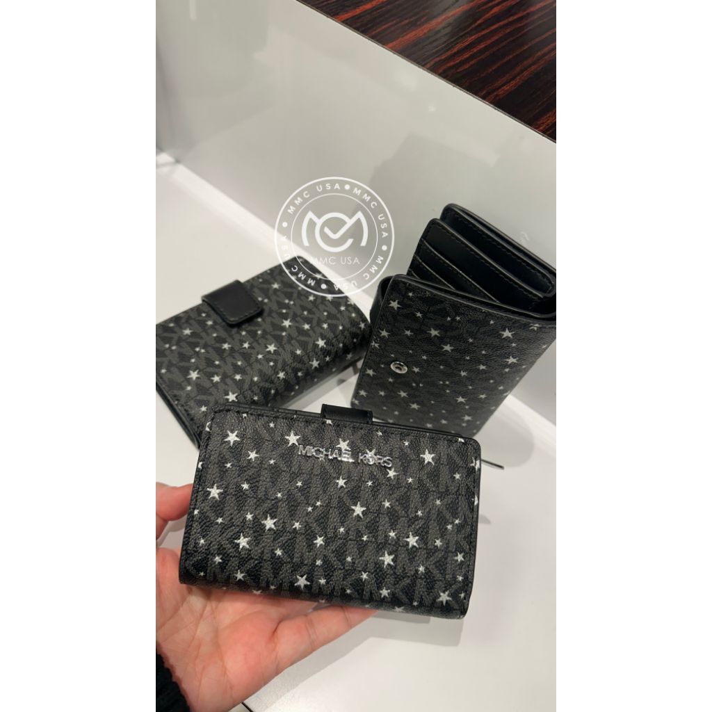 MK MEDIUM WALLET STAR