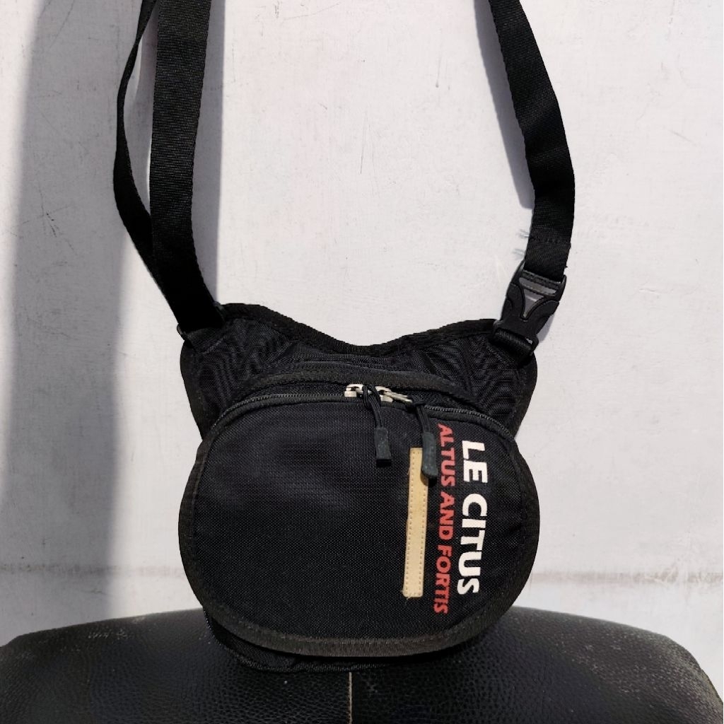 lecaf Sling Bag / tas selempang lecaf