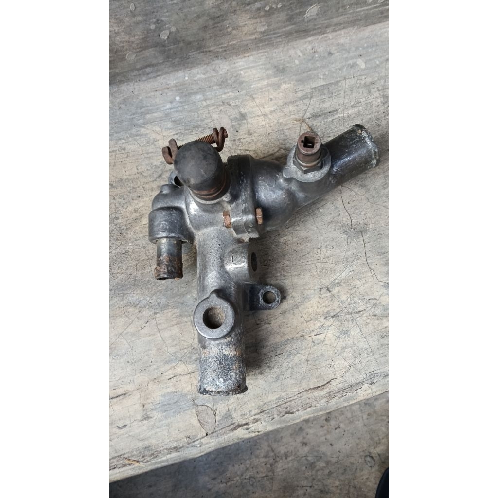 Housing Thermostat Toyota Corona AT 151