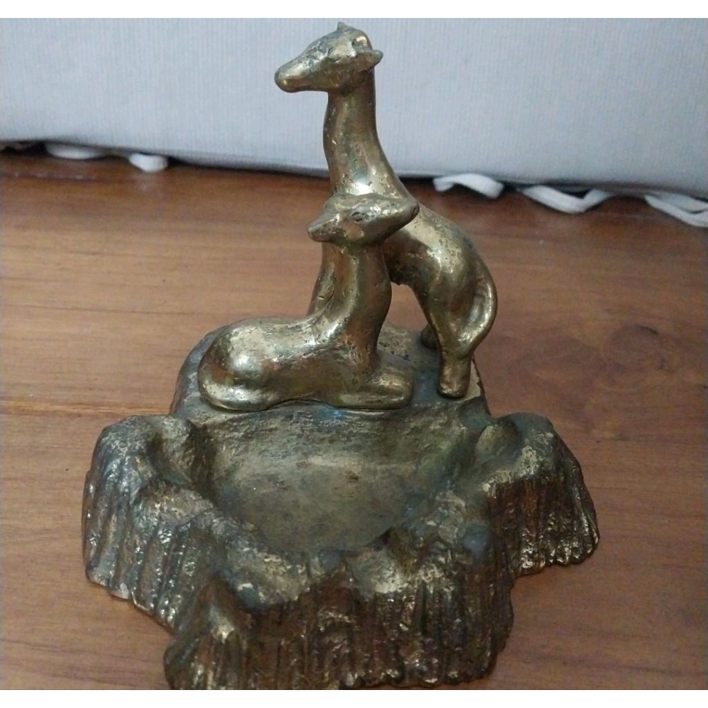 asbak kuningan antik vintage motif rusa tanpa tanduk kuno