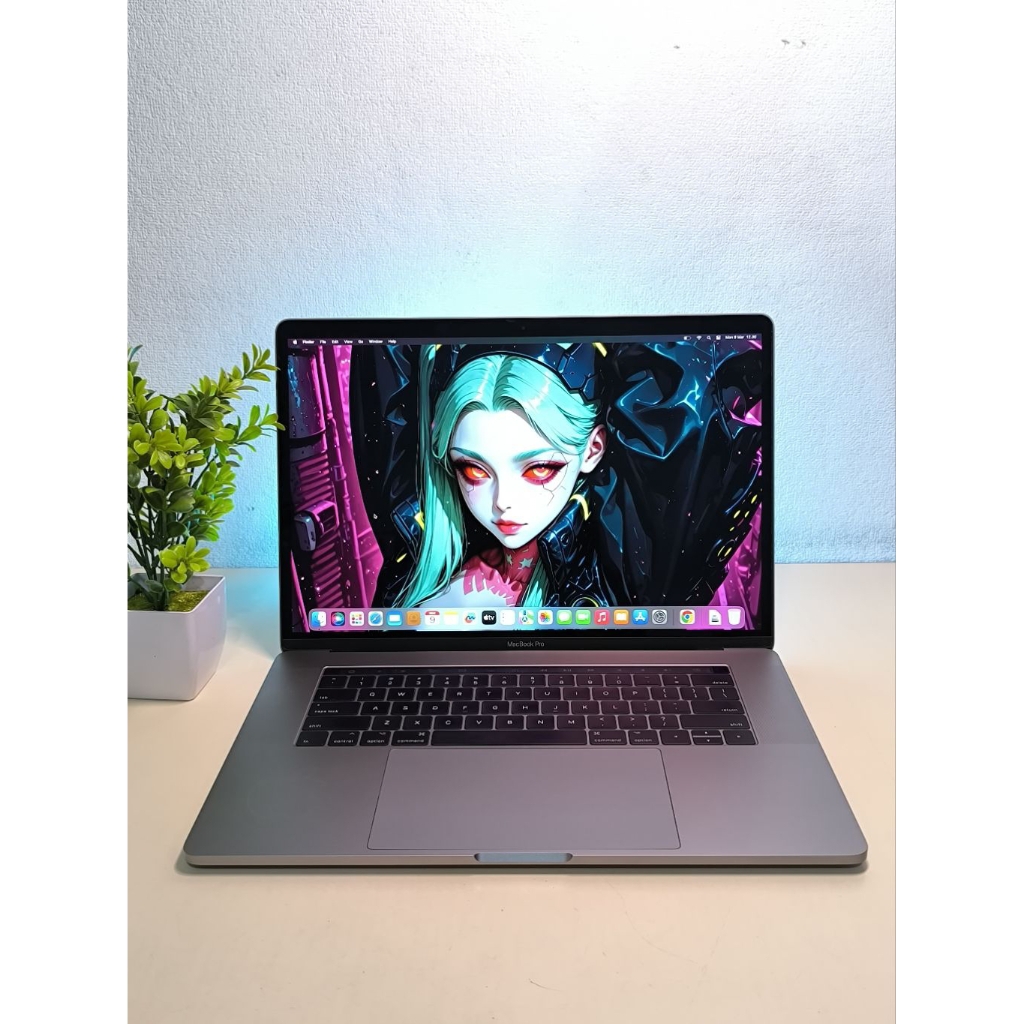MACBOOK PRO 15" 2017 CORE i7 (16/ 1 TB) RADEON PRO 555 TOUCHBAR
