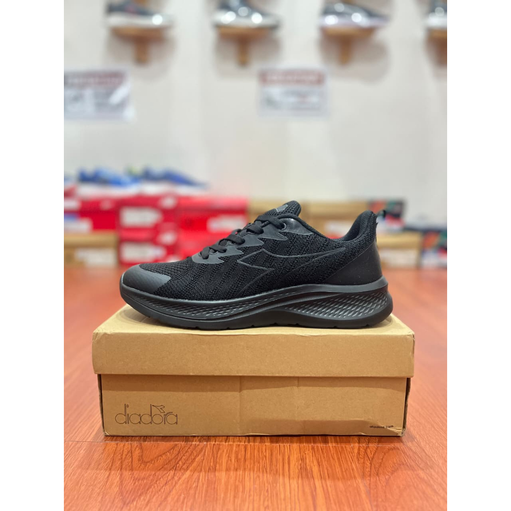 Sepatu Full Black Diadora Niaga Original Size 45