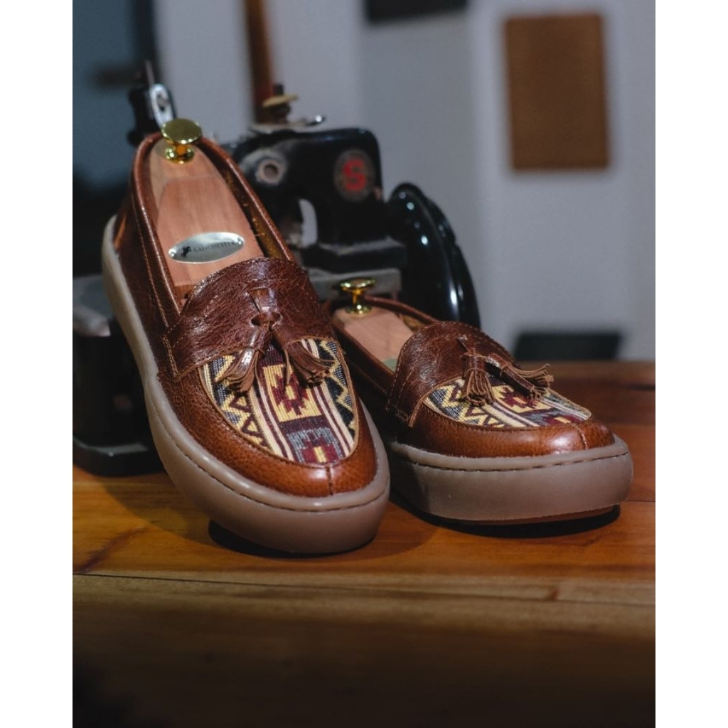 EXODOS57 - Sepatu Sneakers Kulit - NEW SINTUWU