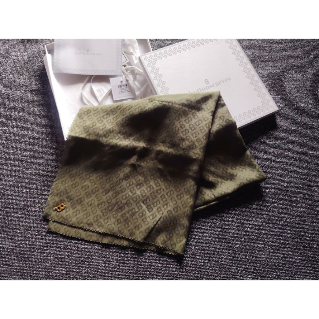 Buttonscarves Tapis Embossed Kale