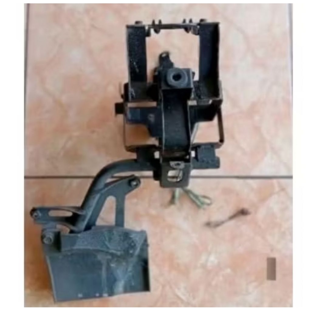 bracket dudukan aki tempat acu honda vario 125 old kzr