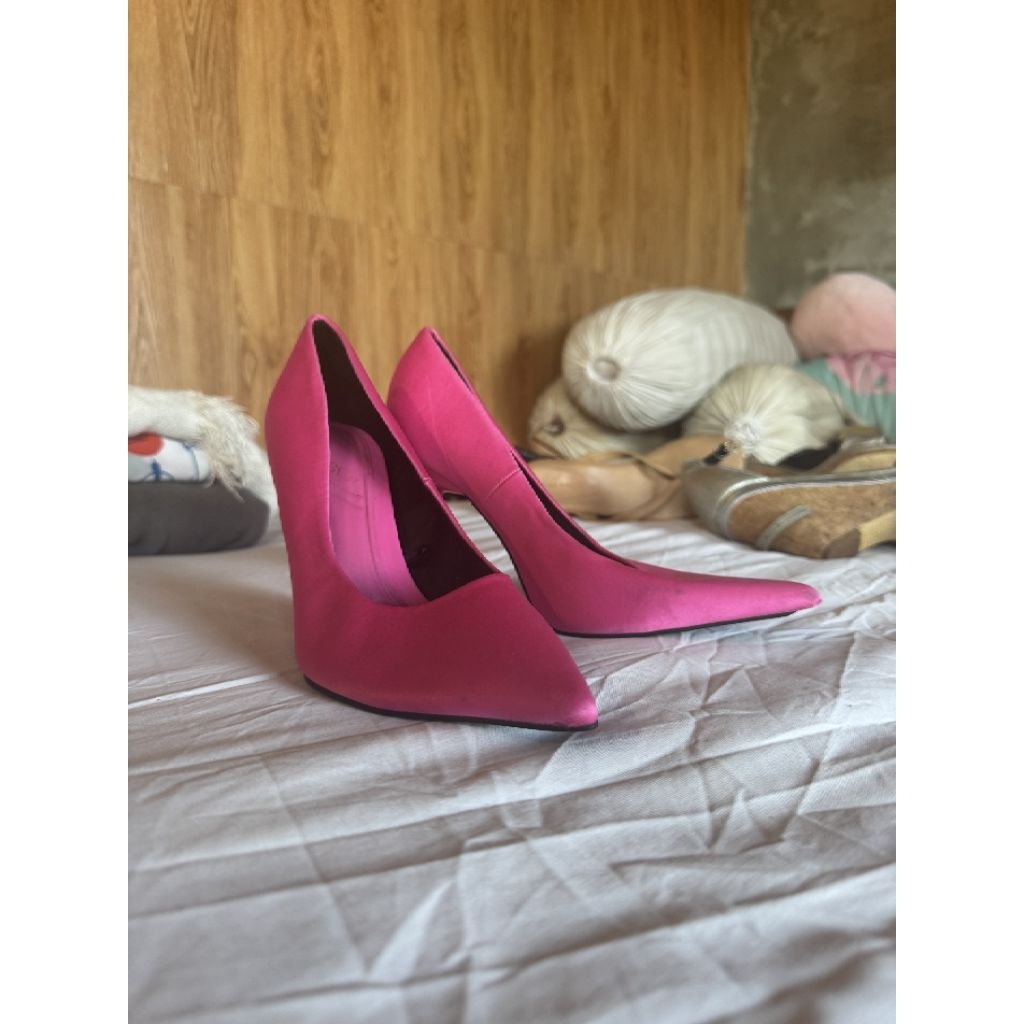 CUCI GUDANG High heels ZARA Hot pink UKURAN 37   2ND HANDED  High quality, aesthetic.
