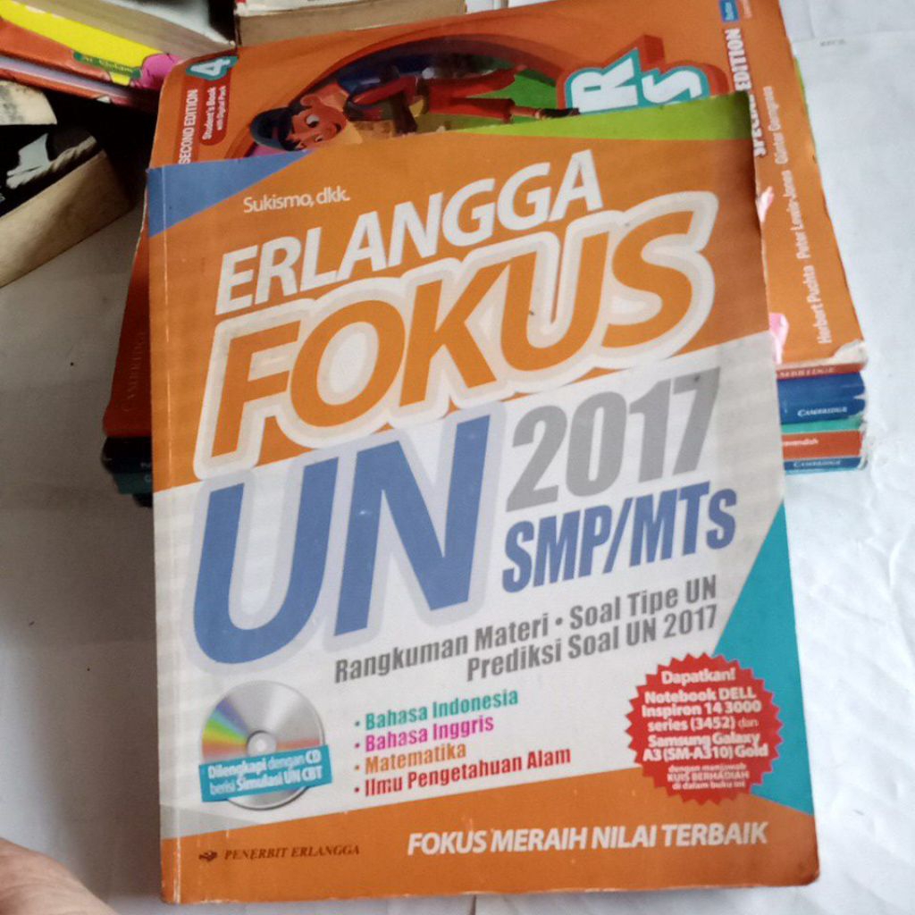 BUKU FOKUS UN 2017 SMP/MTS( ERLANGGA)