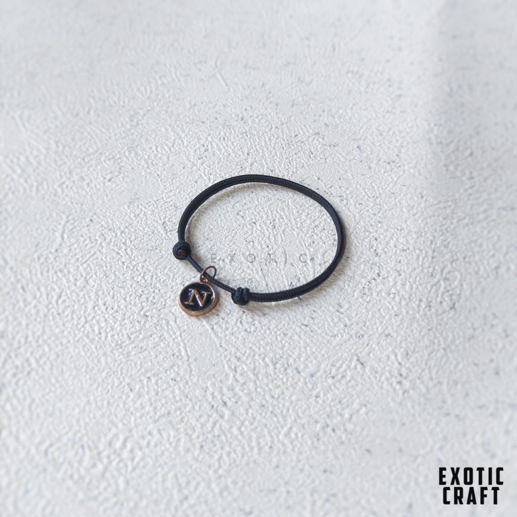 Gelang tali couple inisial huruf charm enamel epoxy paracord, gelang pria wanita minimalist