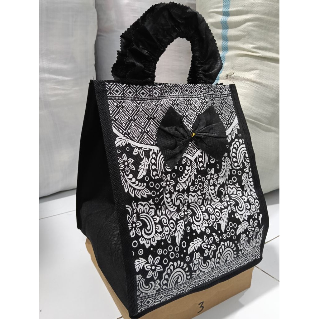 (12pcs) Tas Hajatan Kotak Renda Batik Putih uk.22x22x30cm