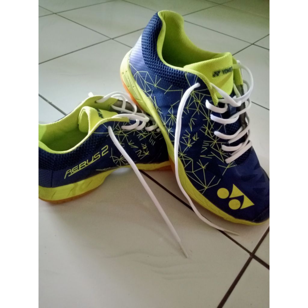 sepatu Yonex aerus 2