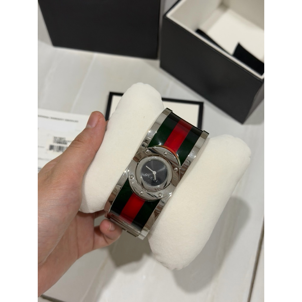 gucci bangle watch