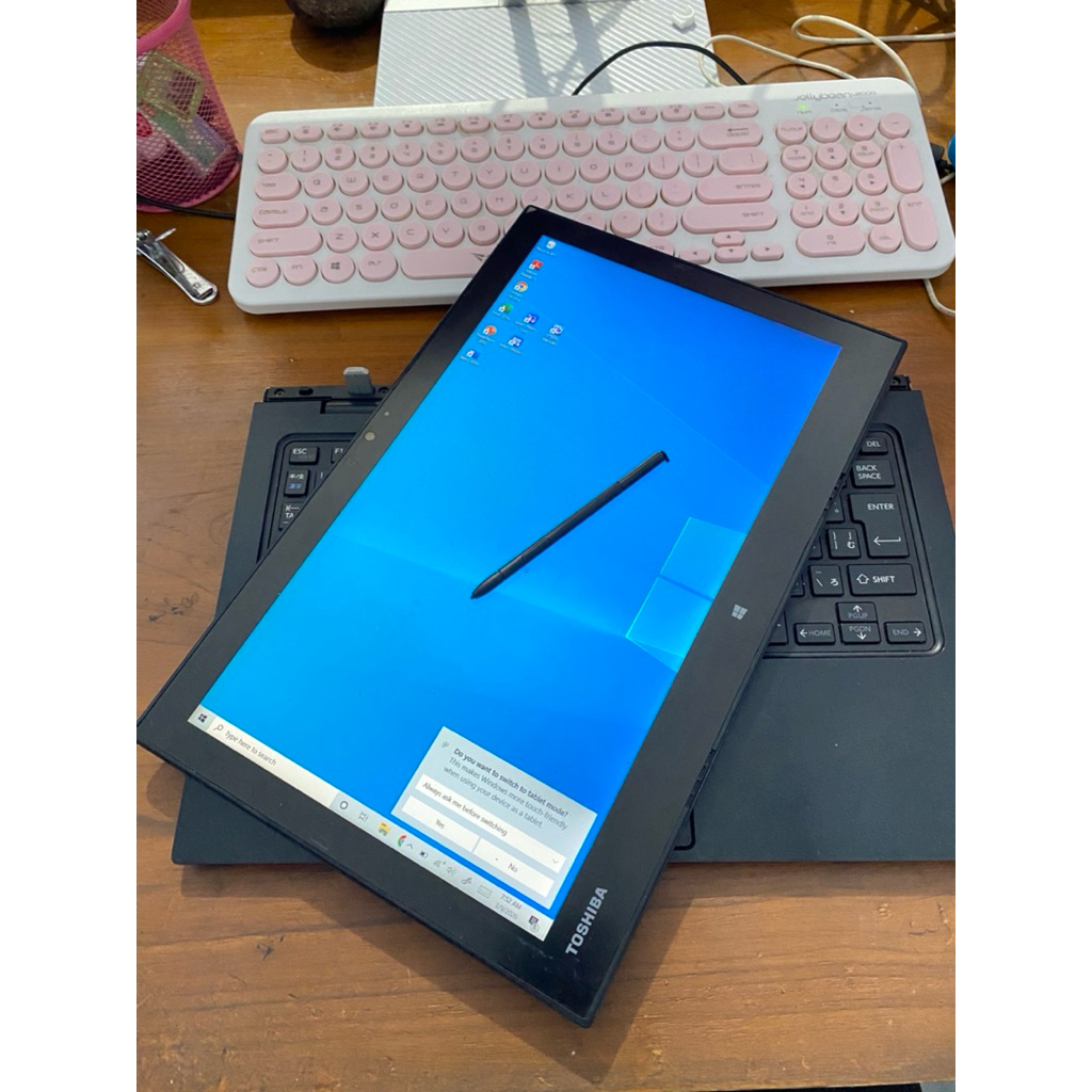 Toshiba R82 tablet/laptop