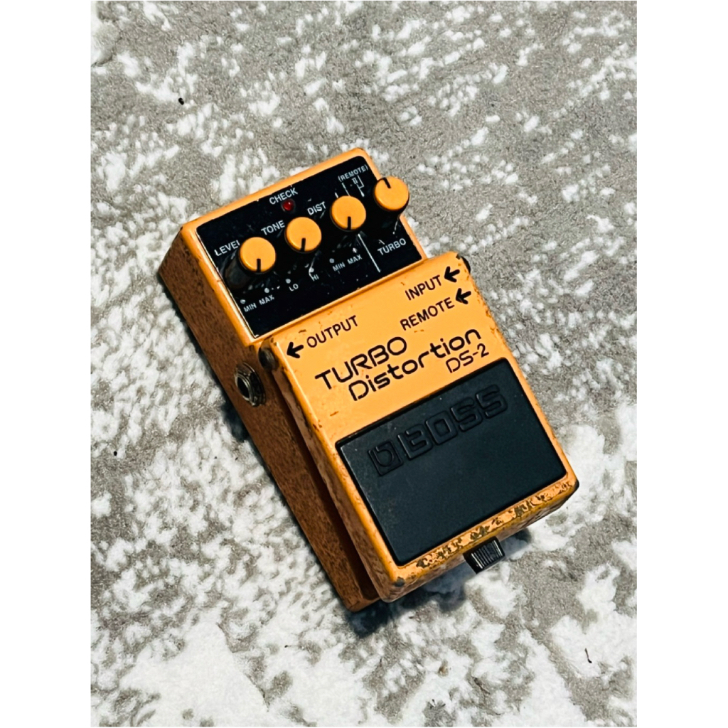 BOSS Turbo Distortion DS-2 Pedal Efek Gitar