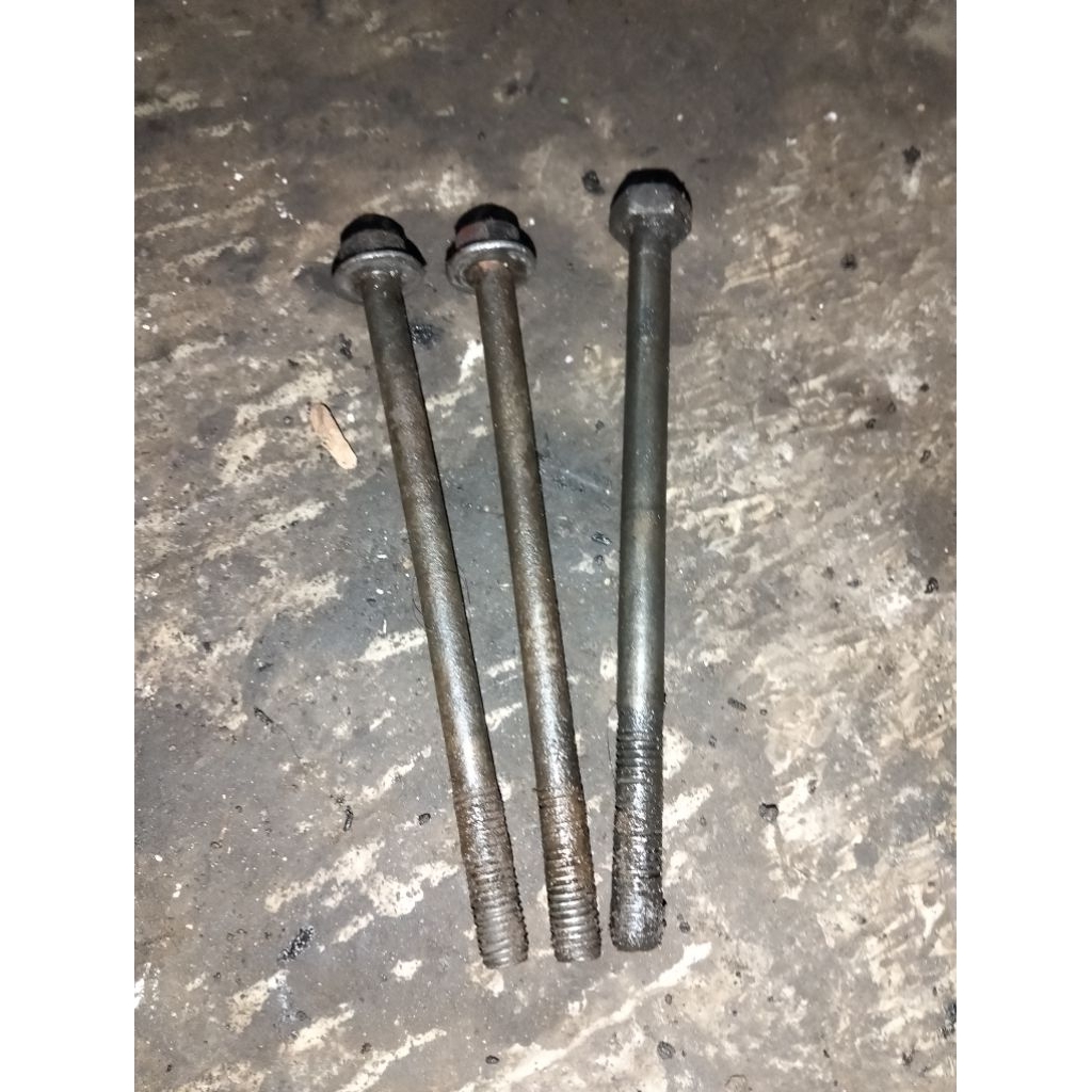 Baut mesin ke rangka v80/c70 original