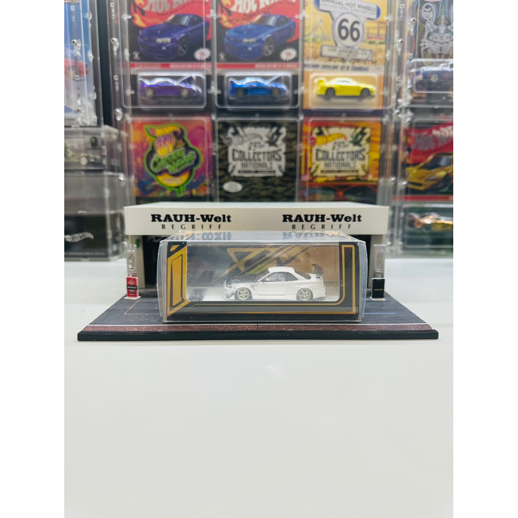 Error404 Resin 1:64 Nissan Skyline R34 Ryohe’s Gifted Modified Pearl White with Carbon Hood