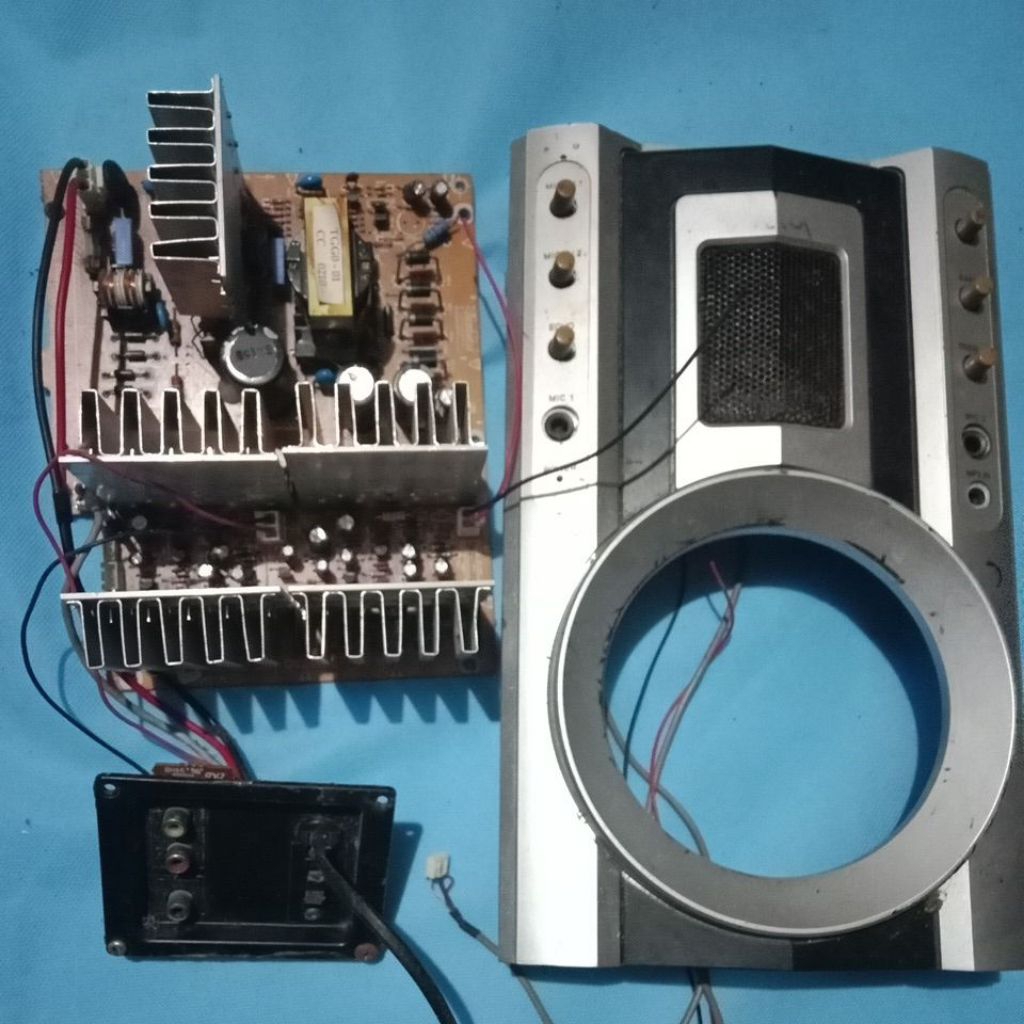 SECOND----Mesin Speaker aktif Polytron PAS 071+ Tone control,Hidup