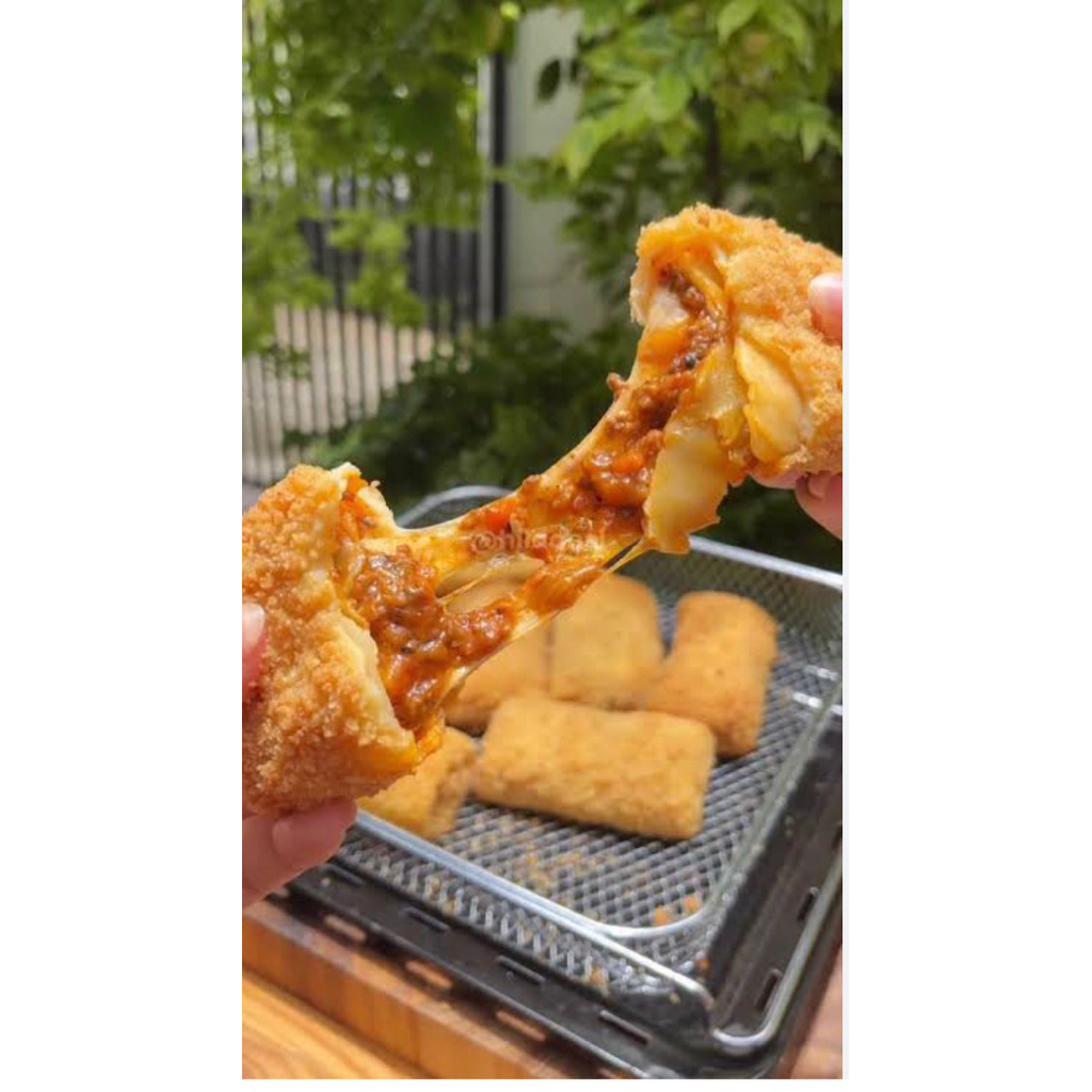 Risol Pizza Frozen Food , produk makanan beku 1 pack isi 5 pcs dilengkapi dengan saus sambal