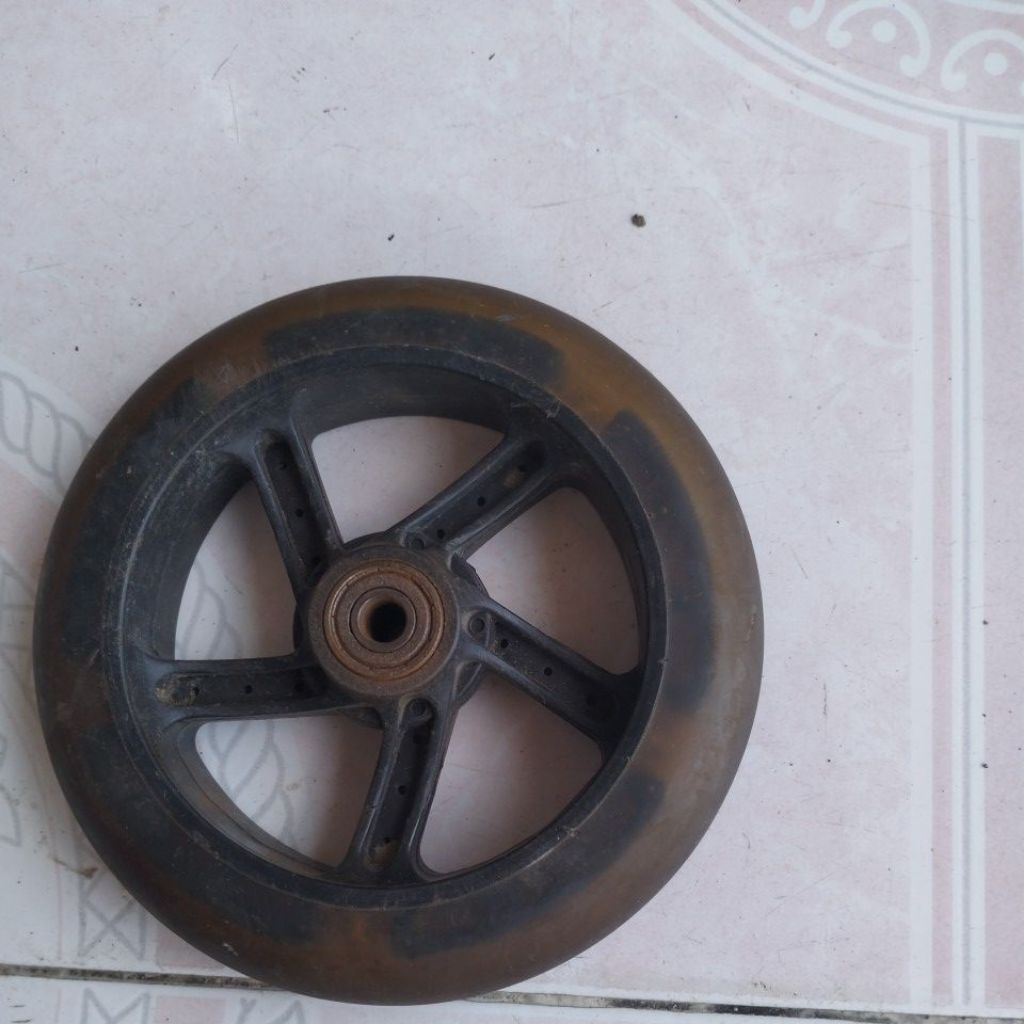 Sparepart Roda depan skuter pedal injak bekas Normal