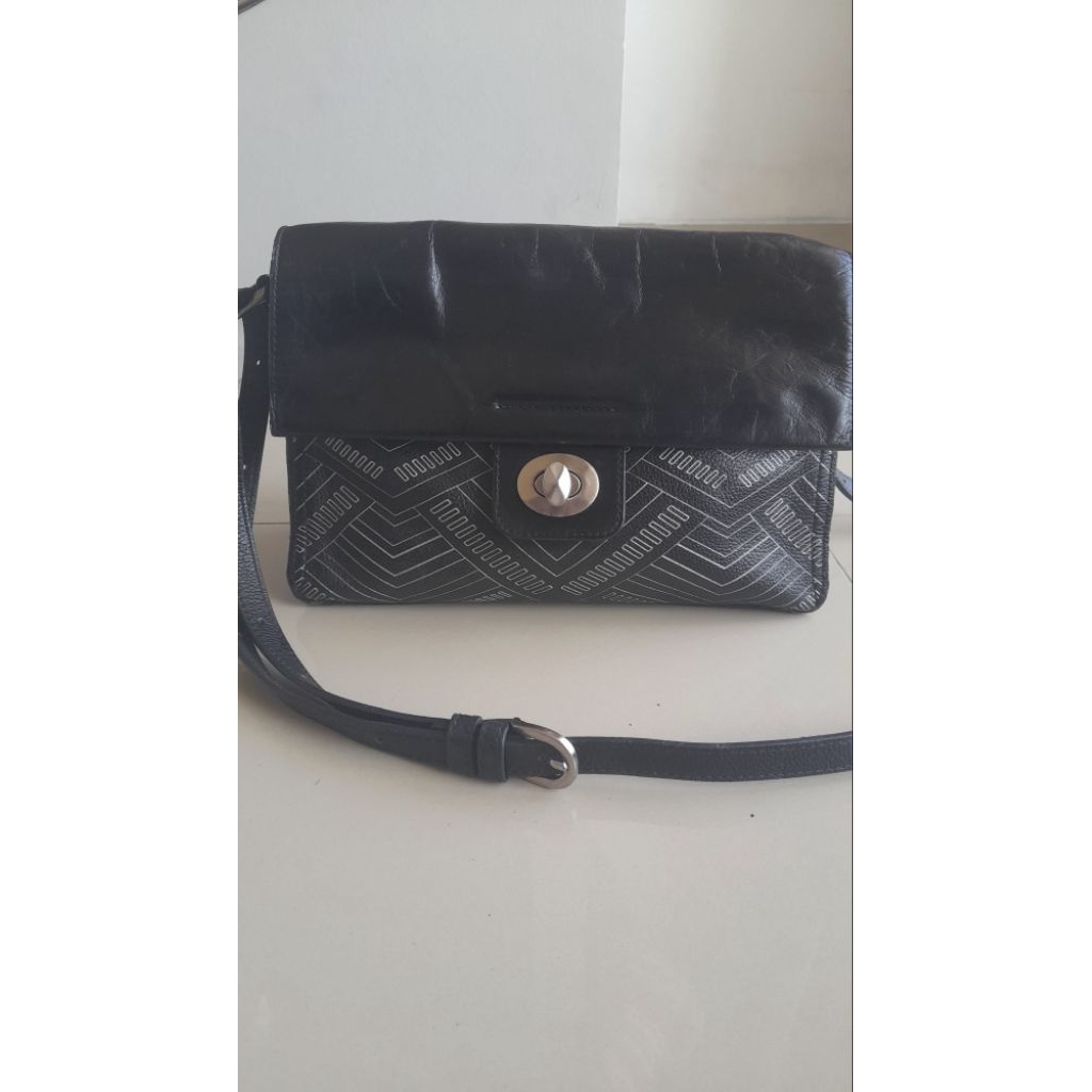 Preloved Tas Selempang Sling Bag Bampo