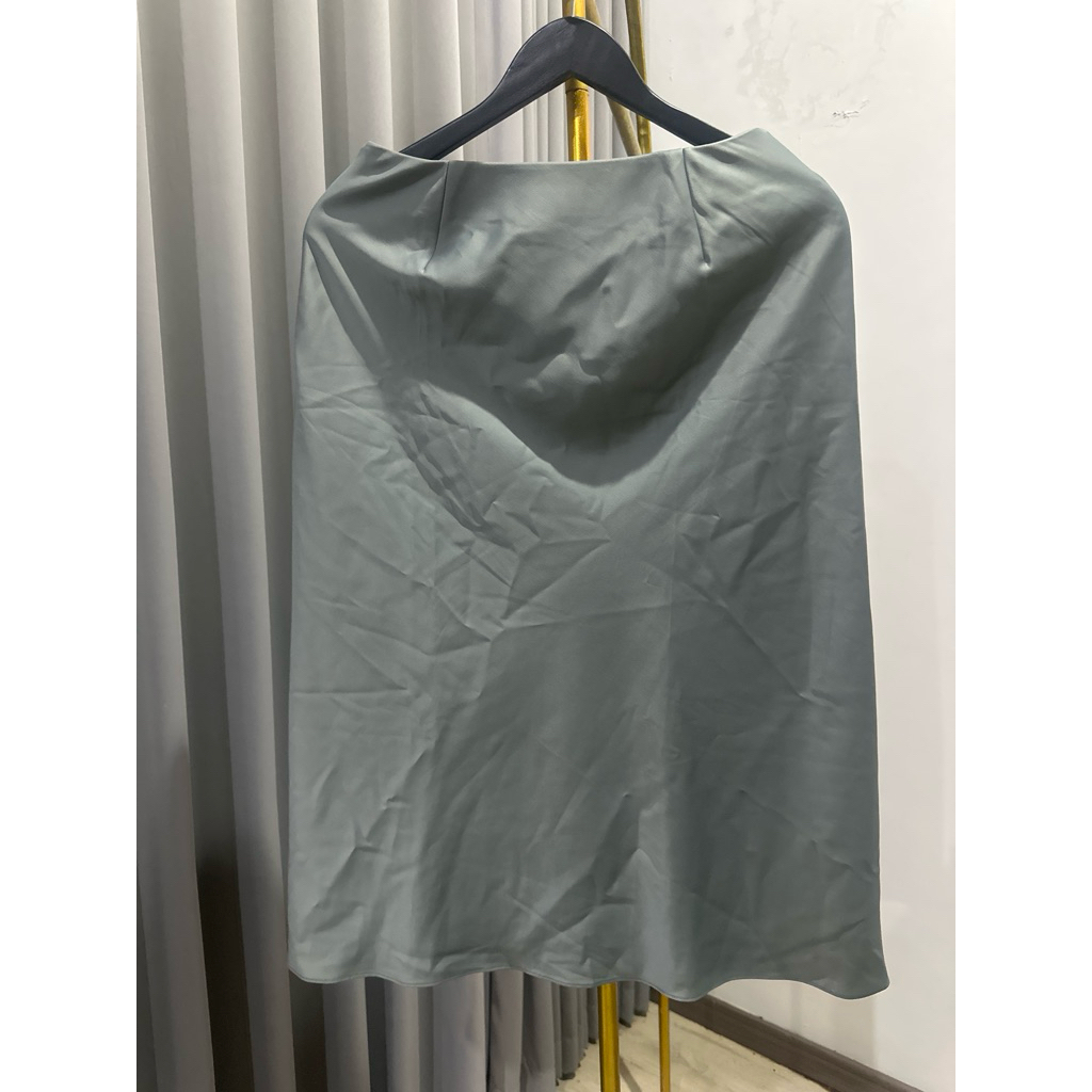 Uniqlo satin midi skirt