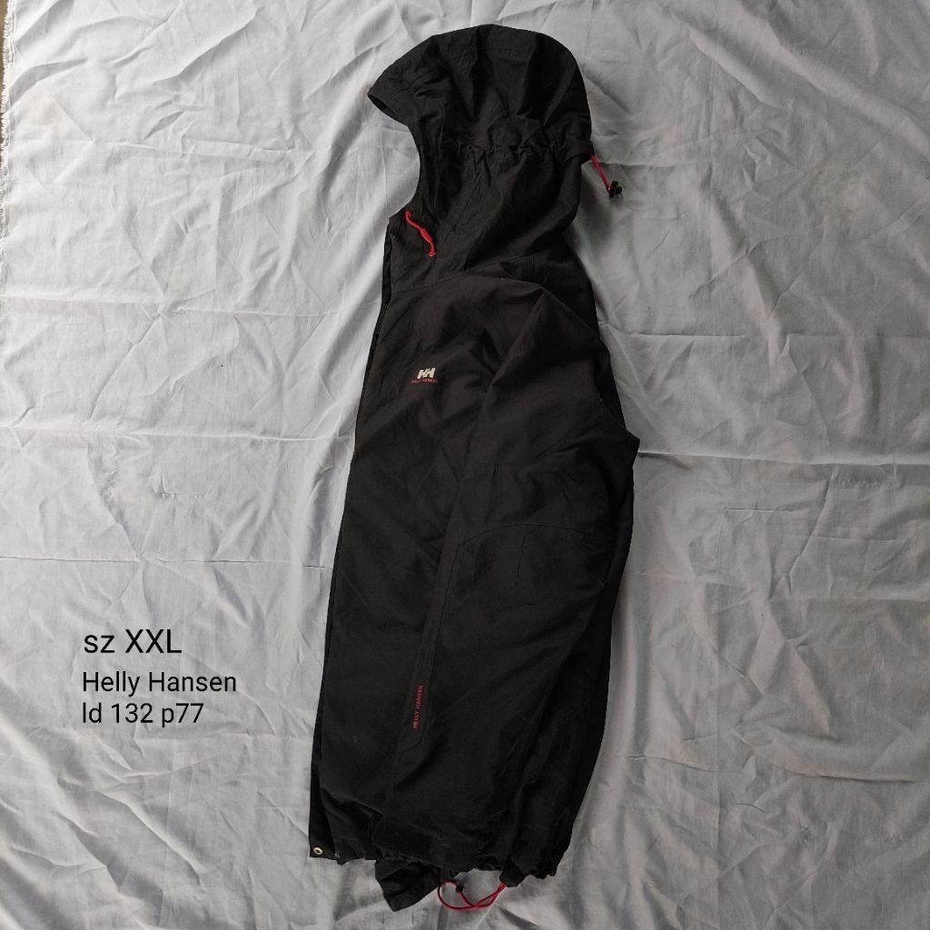 Gorpcore jacket Helly hansen