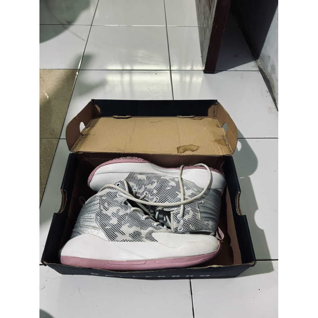 sepatu basket balerbro bb4 size 39
