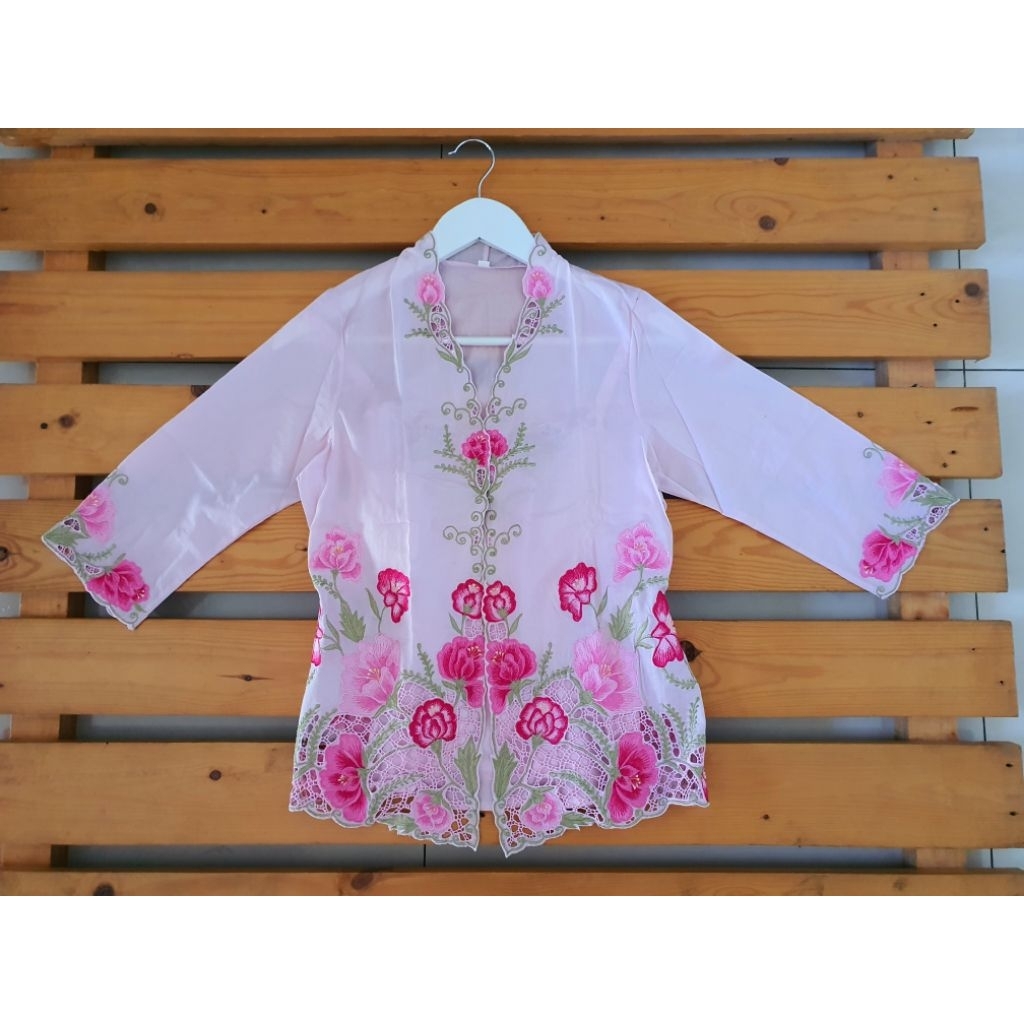 kebaya pink muda encim peranakan ukuran S