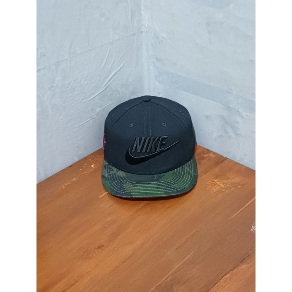 topi nike true second