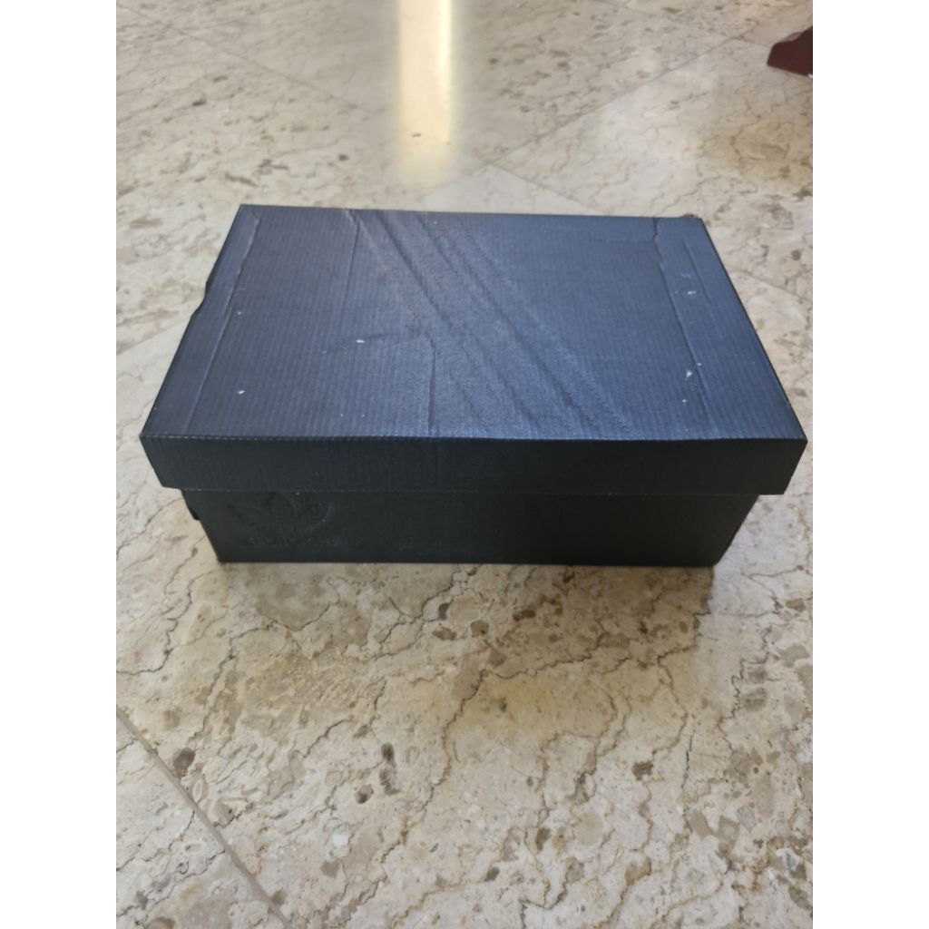 Box Sepatu Adidas Original hitam,kertas Adidas,tag adidas (terpisah)