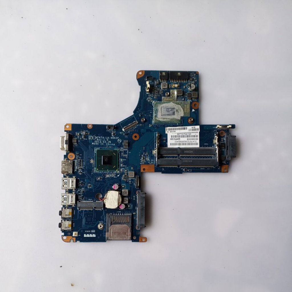 Motherboard Laptop Toshiba L40-A/ core i3 Normal
