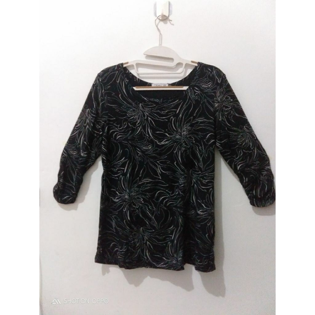 Preloved Kaos Atasan Wanita//EXPAND//Lengan Panjang ¾, Kaos Tidak Mudah Kusut//Bahan Adem