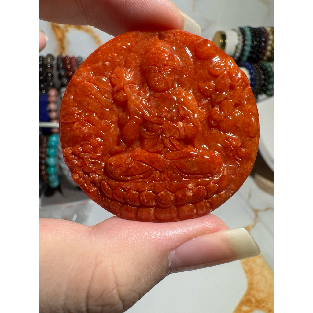 Liontin Giok Merah Guan Yin