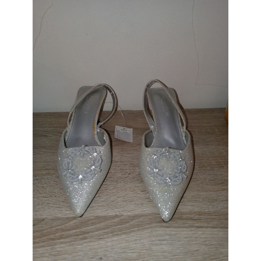 sepatu branded wanita bekas preloved second