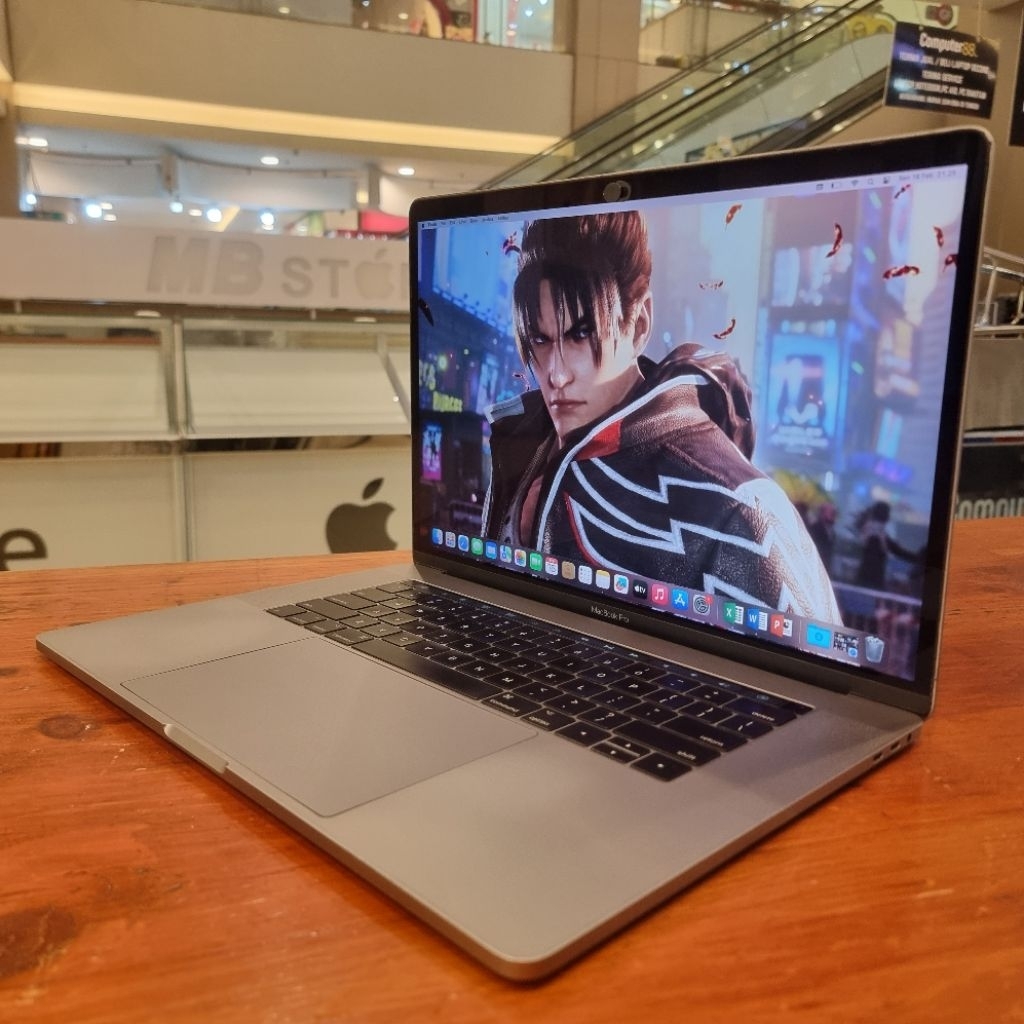 Macbook Pro 15-inch 2017 Touchbar ~ intel Core i7 ~ Dual VGA