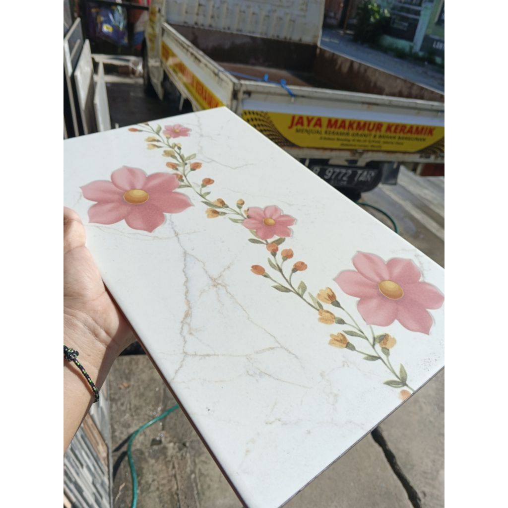 Keramik Glossy Chrisvena Pink 25x40