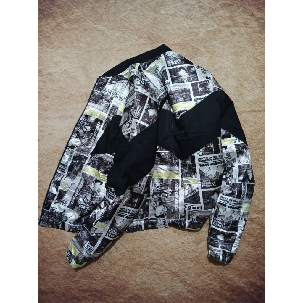 Jaket casual bomber fullprint LEAHMATIN bekas pakai