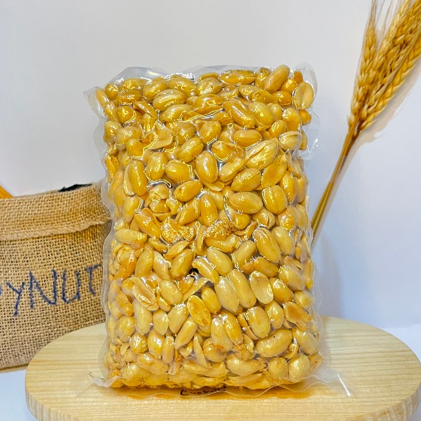 Kacang Tanah Kupas Goreng Matang Rasa Pedas Gurih Thailand Asin Bawang-Putih
