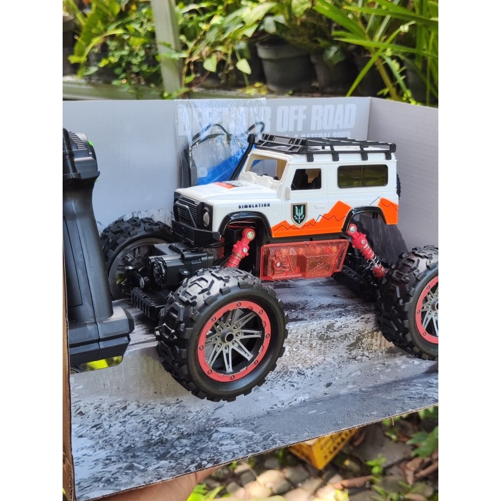 RC Jeep Offroad Besar 4X4 4WD 2,4GHz skala 1:14 bisa keluar Asap