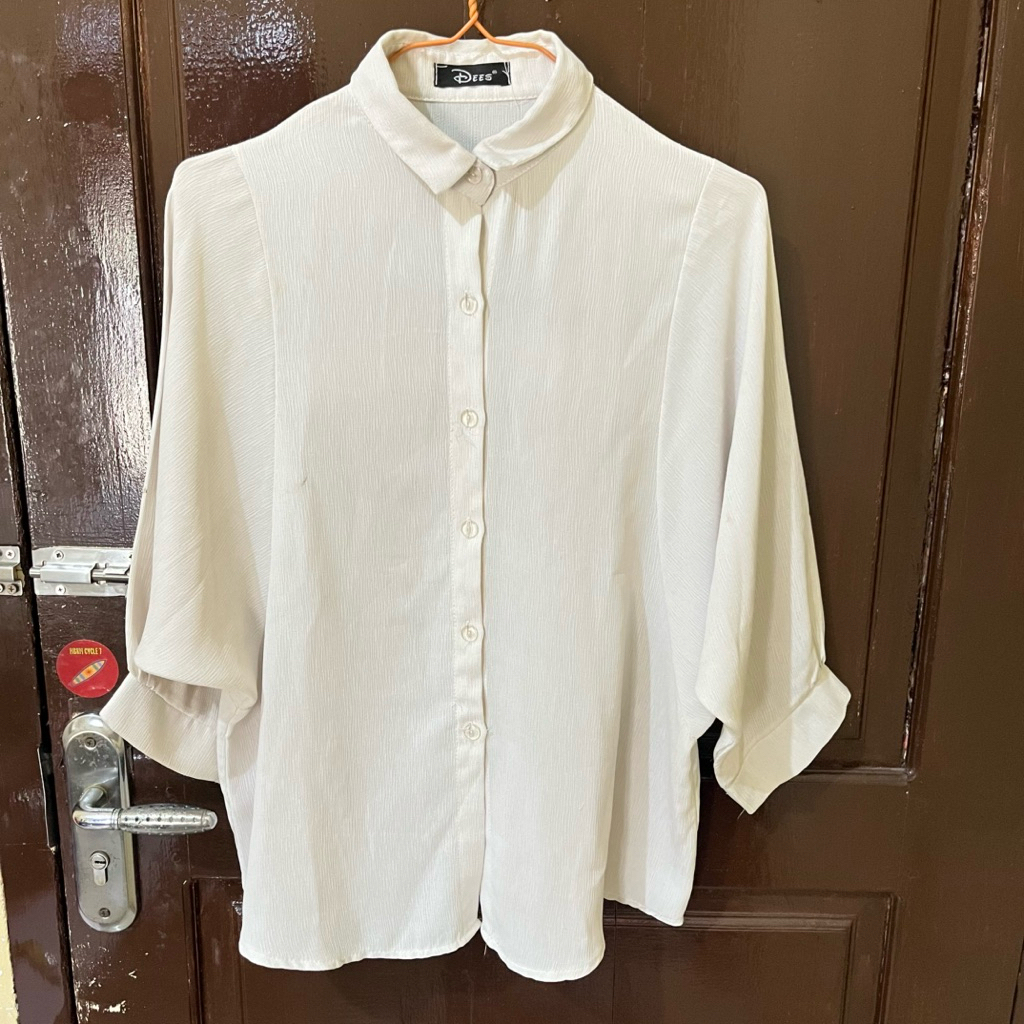 [PRELOVED] Kemeja putih wanita lengan kelelawar